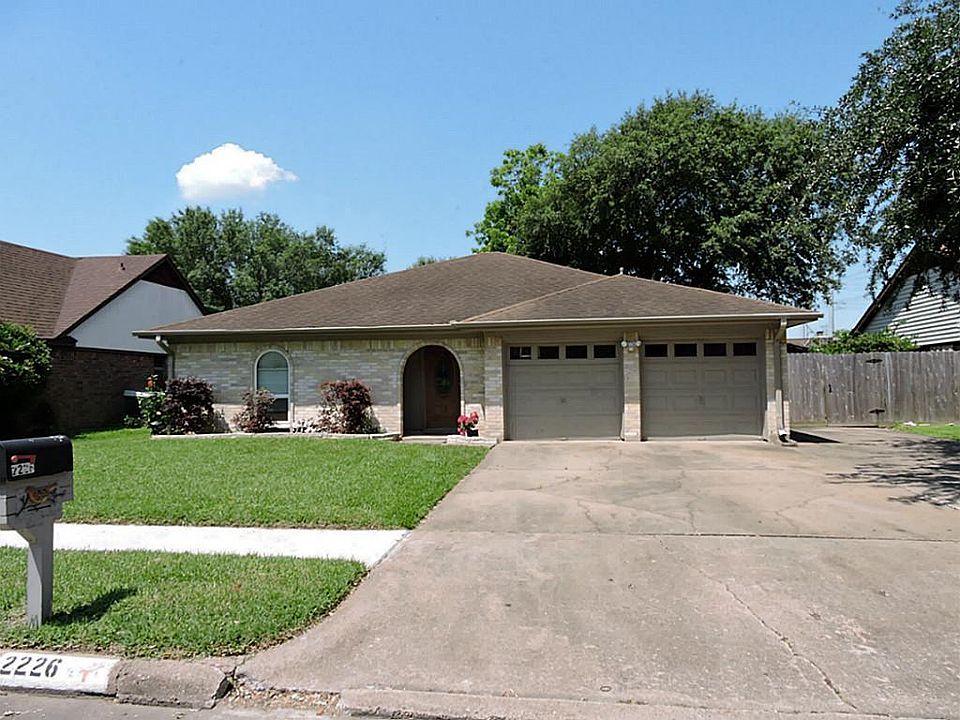 1st image of 2226 Woodcrest Dr