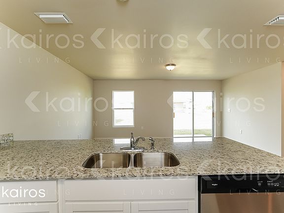 4th image of 906 NE 5th Ave