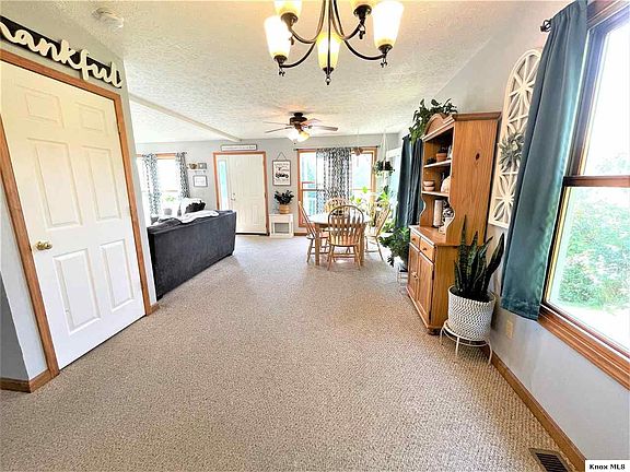 4th image of 536 Penlawn Dr