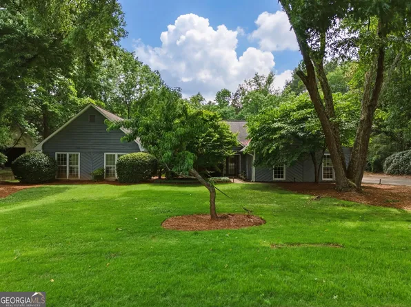 555 Saddle Creek Cir, Roswell, GA 30076