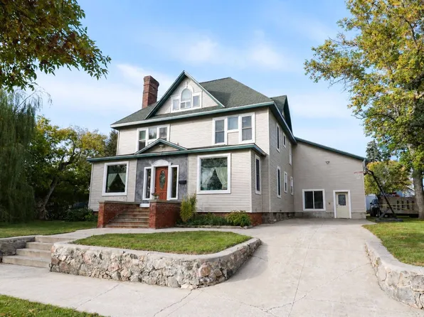 1001 3rd St NE, Devils Lake, ND 58301
