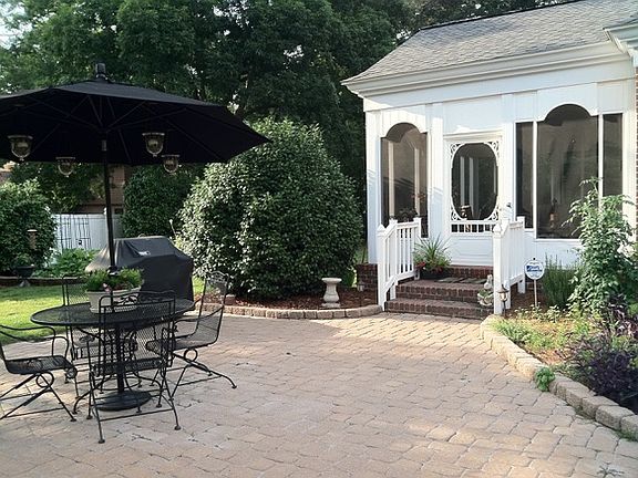 Lovely patio & screen porch