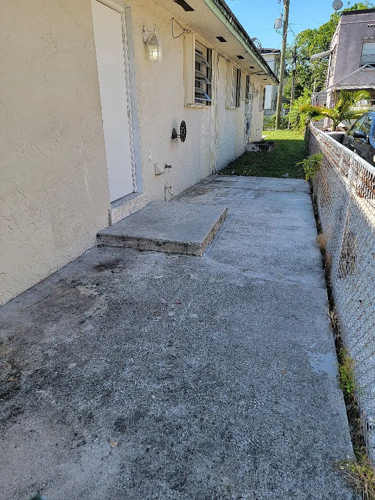 150 E 6th St — Photo 2
