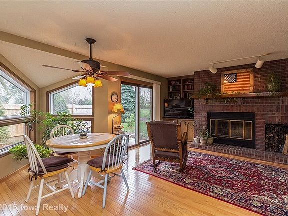 5th image of 5926 N Winwood Dr