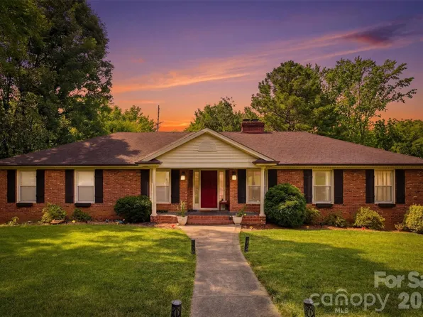 2620 Lynbridge Dr, Charlotte, NC 28226