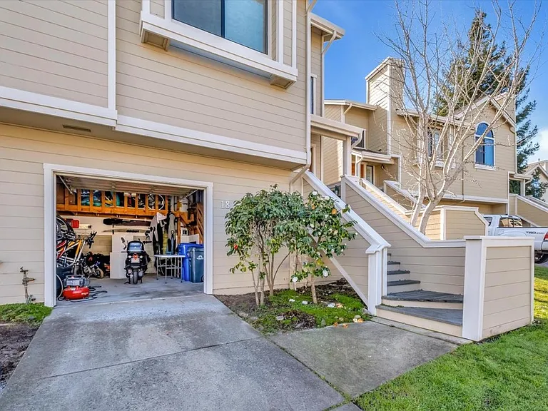 18 Carriage Ln — Photo 18