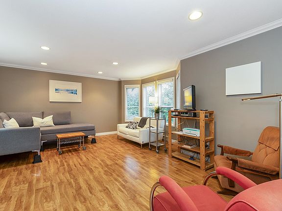 4th image of 20554 118th Ave #61