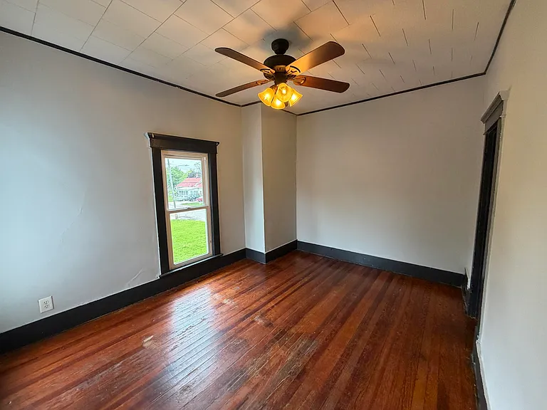 1132 N Gilbert St — Photo 16