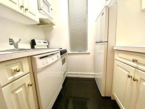 2nd image of 146 W 79th St #2DD2