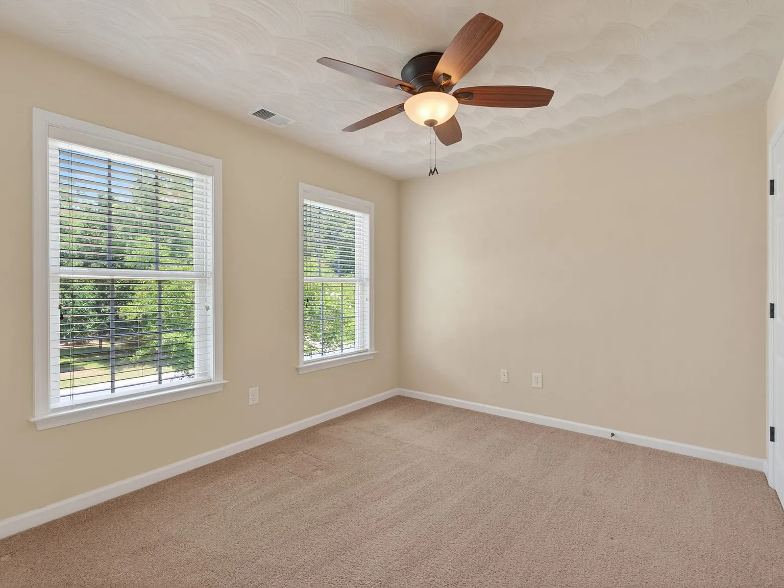 4 bed, 2.5 bath, 1989 sqft, $2,625 — Photo 4