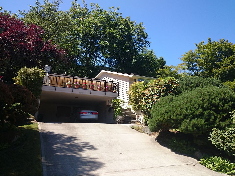 2nd image of 5125 Kenilworth Pl NE