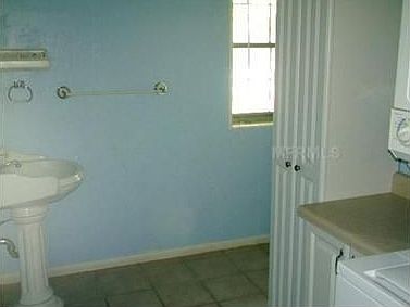 5th image of 122 Sandhurst Dr