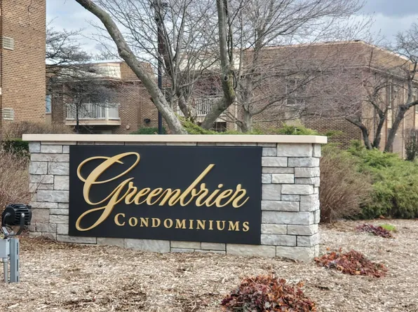 902 W Alleghany Dr APT 2D, Arlington Heights, IL 60004
