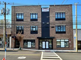 211 Stuyvesant Ave #304, Lyndhurst, NJ 07071