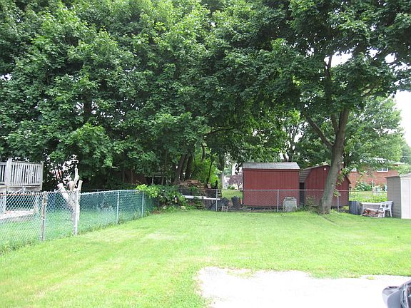 NICE BACKYARD WITH STORAGE SHED