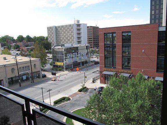 5th image of 350 E Short St #401