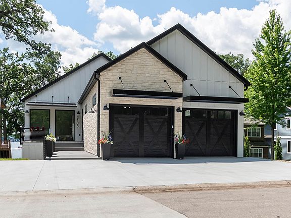 3rd image of 2105 Lakeshore Dr