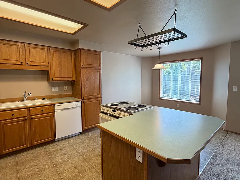 3309 Davis Ct NE — Photo 5