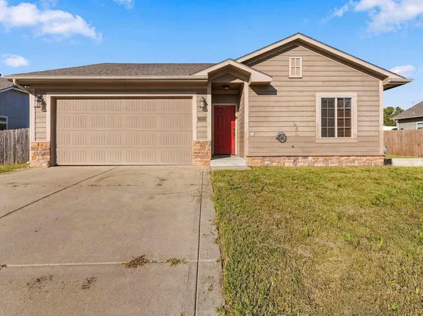 916 Dakota Ln, Junction City, KS 66441