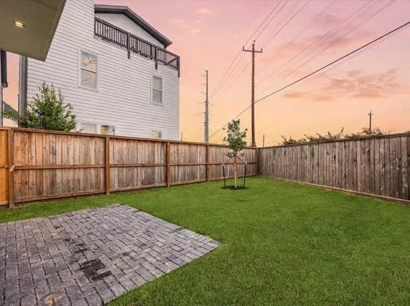 1008 Golden Nectar Ln, Houston, TX 77008