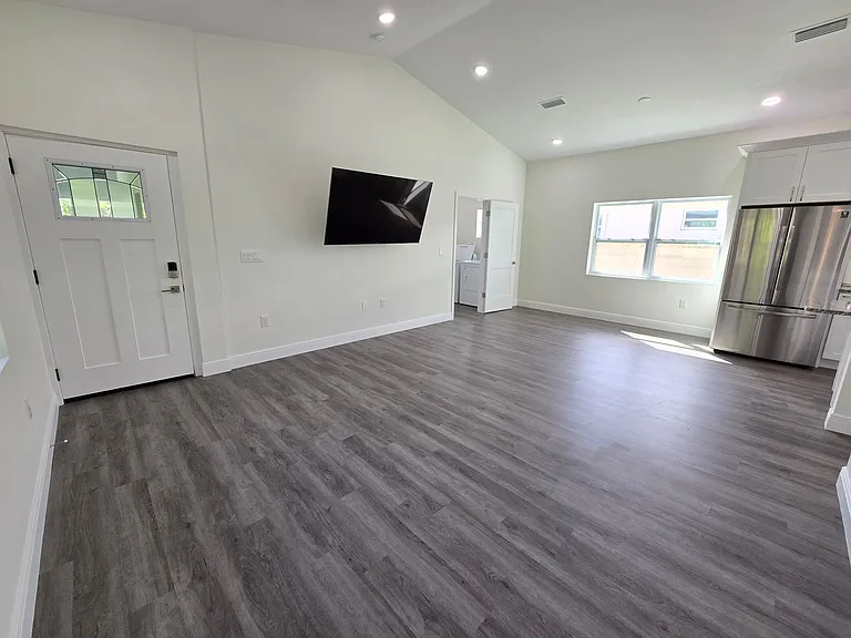 4966 Andrew Ave — Photo 5