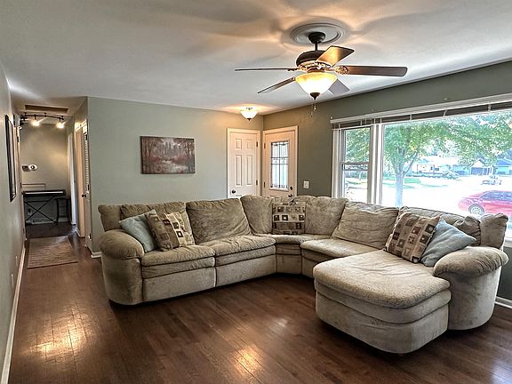 5th image of 2421 Hyacinth Ave