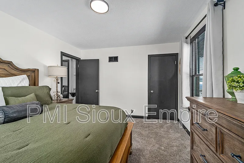 1 bed, 1.0 bath, 900 sqft, $1,100 — Photo 3