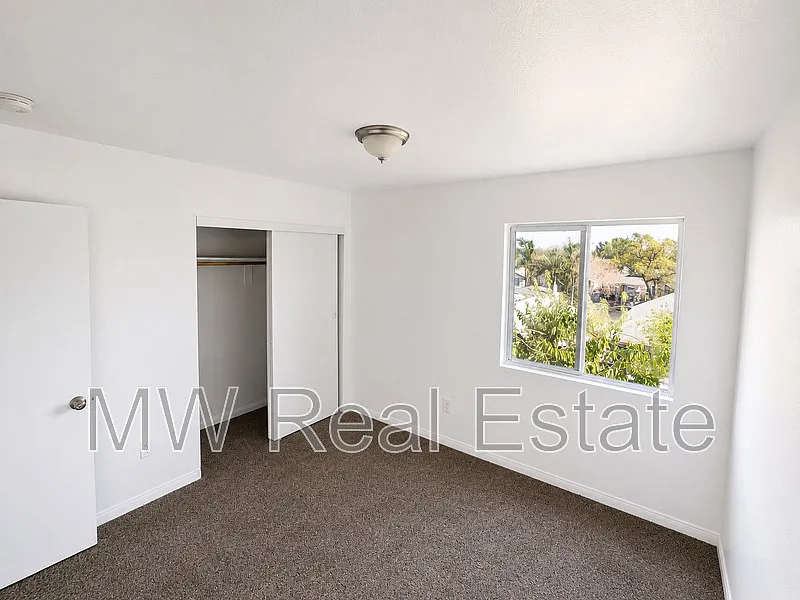 3 bed, 2.0 bath, 1000 sqft, $3,112 — Photo 2