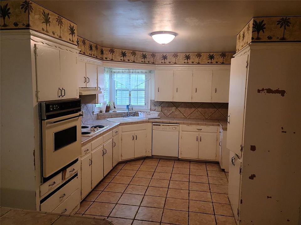 1st image of 2148 Crescent Dr