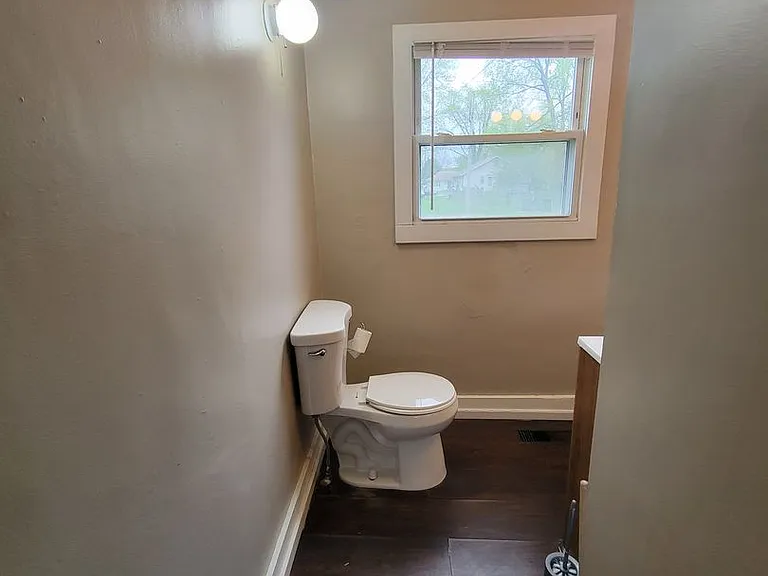2109 Charles St — Photo 7
