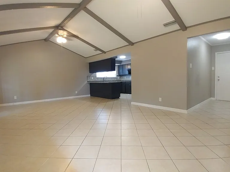 1402 Meadow Way — Photo 11