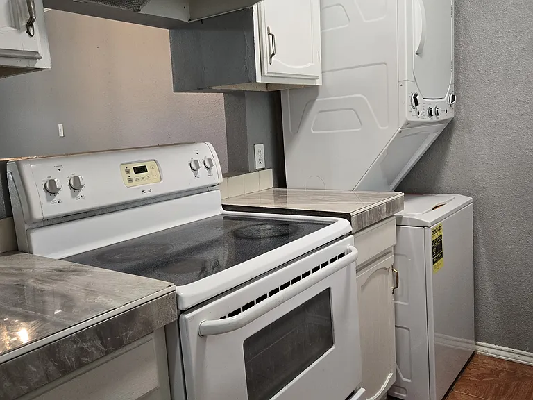 307 Bolivar Ave #3 — Photo 2