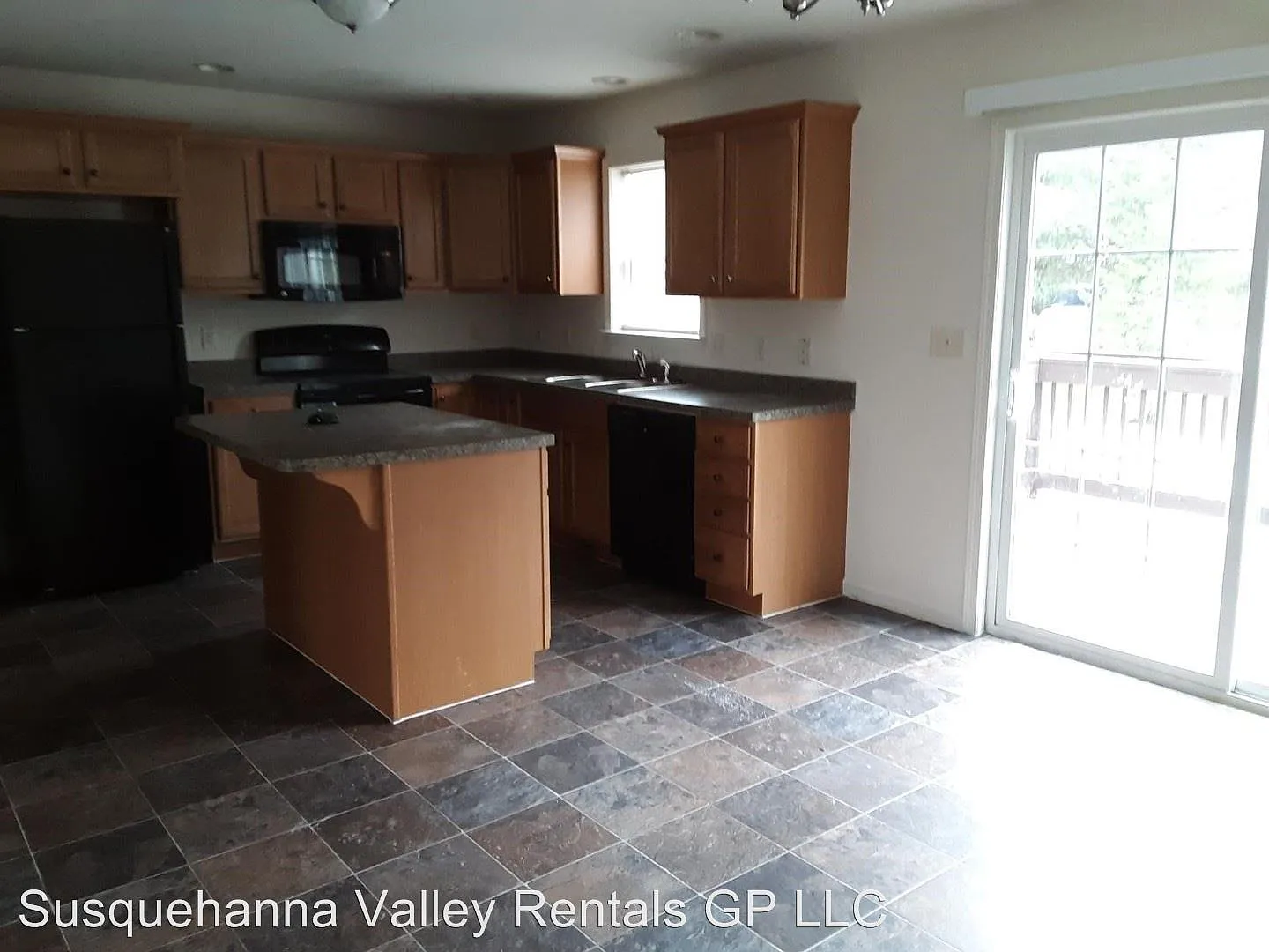 120 Old Schoolhouse Ln photo 1