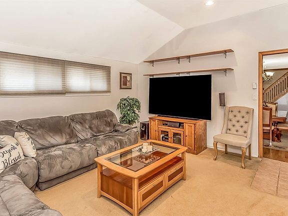 5th image of 28 Foster Ln