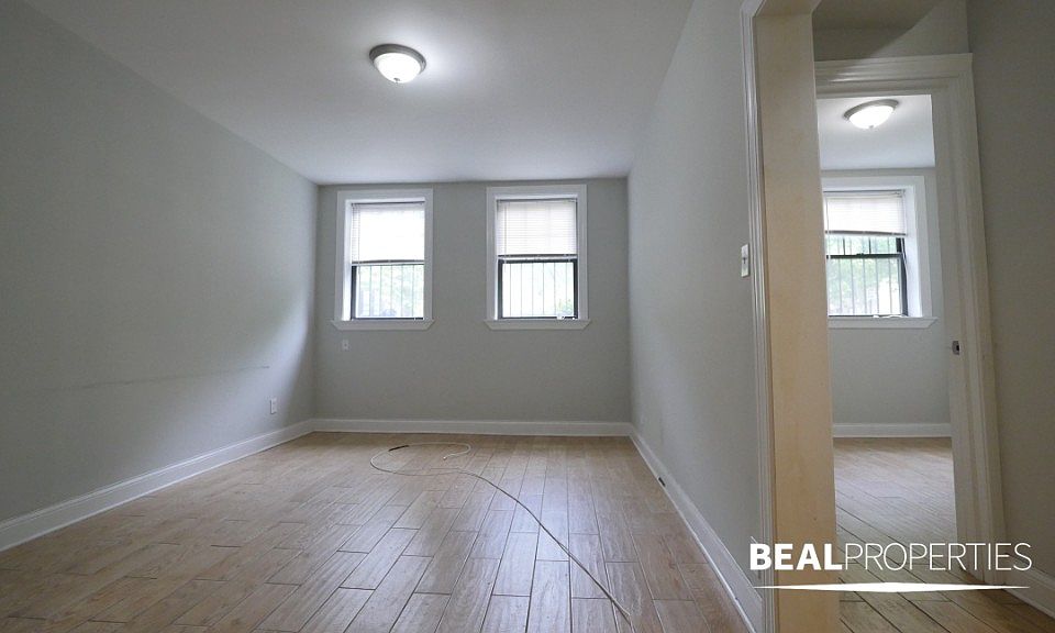 1st image of 3902 N Janssen Ave #3902