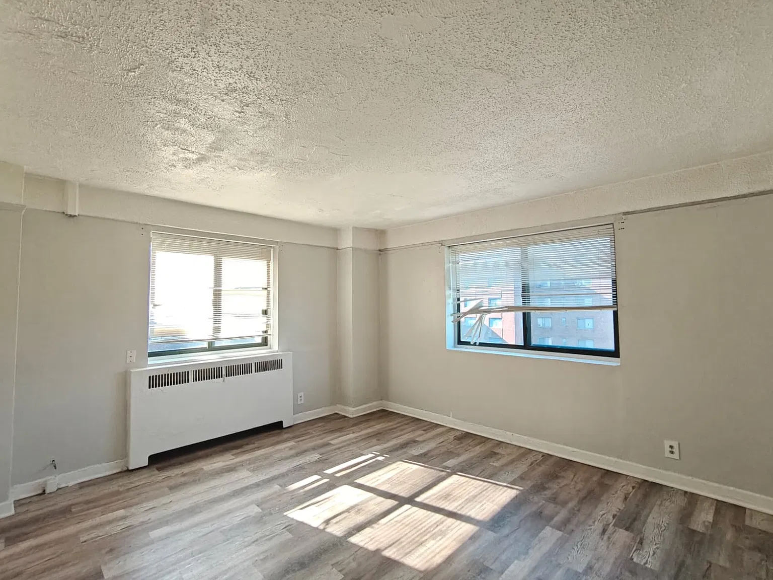 Beautiful Apartment Available Now! — Photo 2