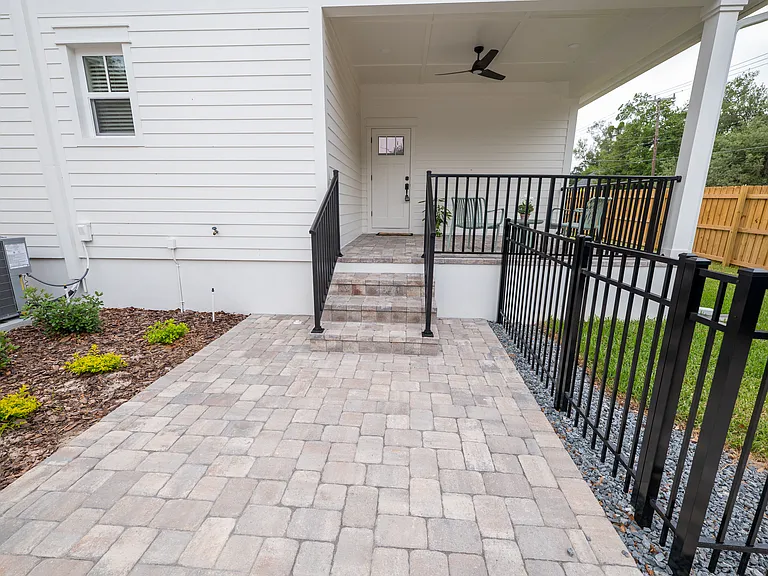 549 W Hancock St — Photo 19