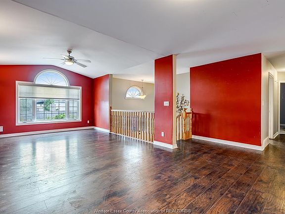 4th image of 1418 McMahon Cres