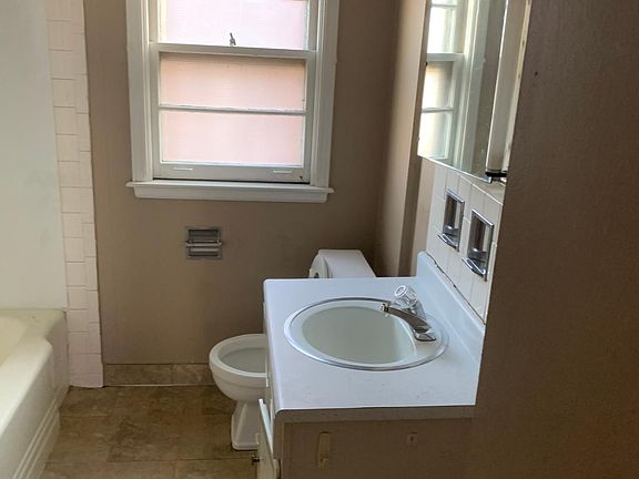 5th image of 2226 Forest Ave #2