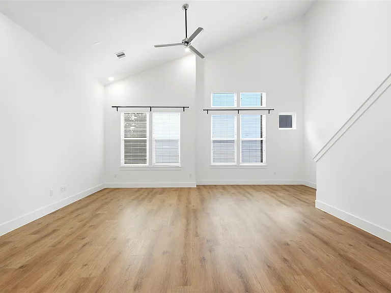 1307 Bayou St #B — Photo 16
