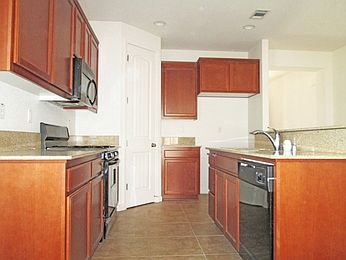 5th image of 418 Twilight St