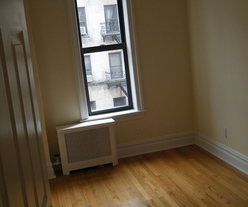 1st image of 67 W 107th St