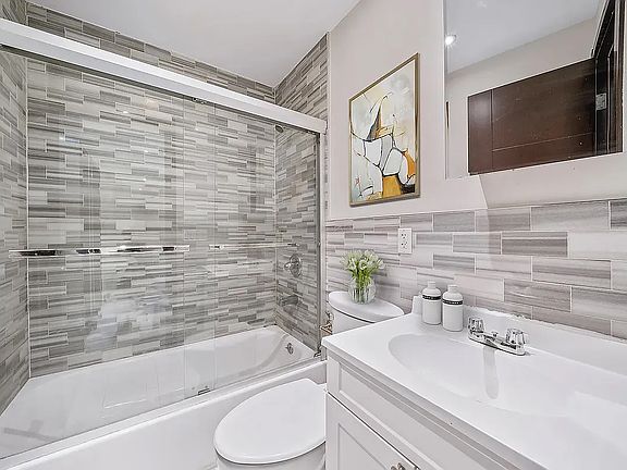 5th image of 15 W 107th St APT 64