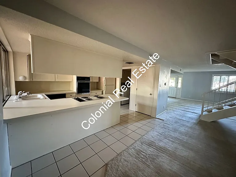 1281 Colonial Pkwy — Photo 4