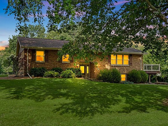 2nd image of 29 Dunlap Woods