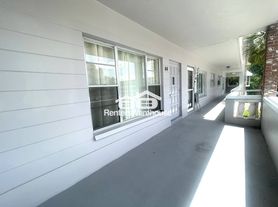 2460 Persian Dr, Clearwater, FL