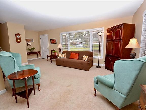5th image of 453 Patricia Way