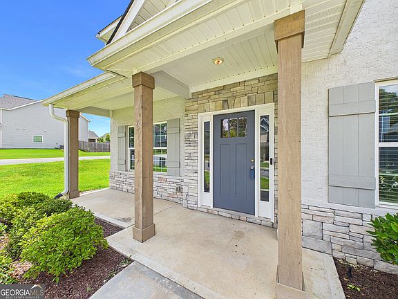 5th image of 311 Shoshone Cir