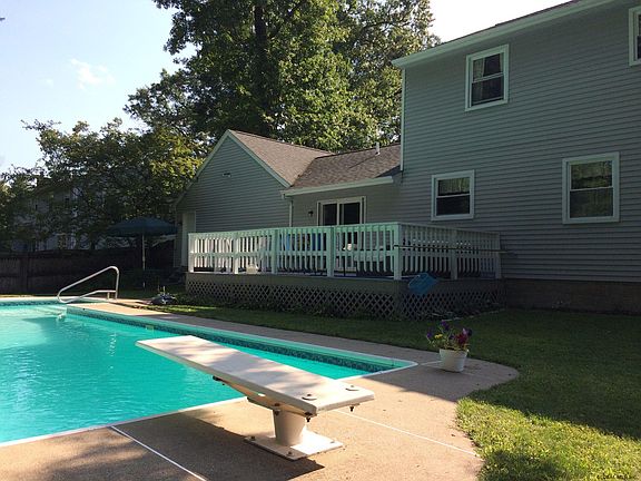2nd image of 14 Van Brummel Ln