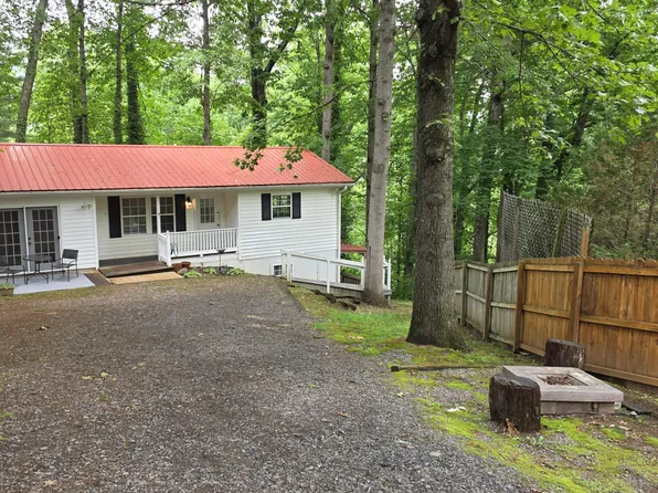 90 Taylor Ave, Waynesville, NC 28786